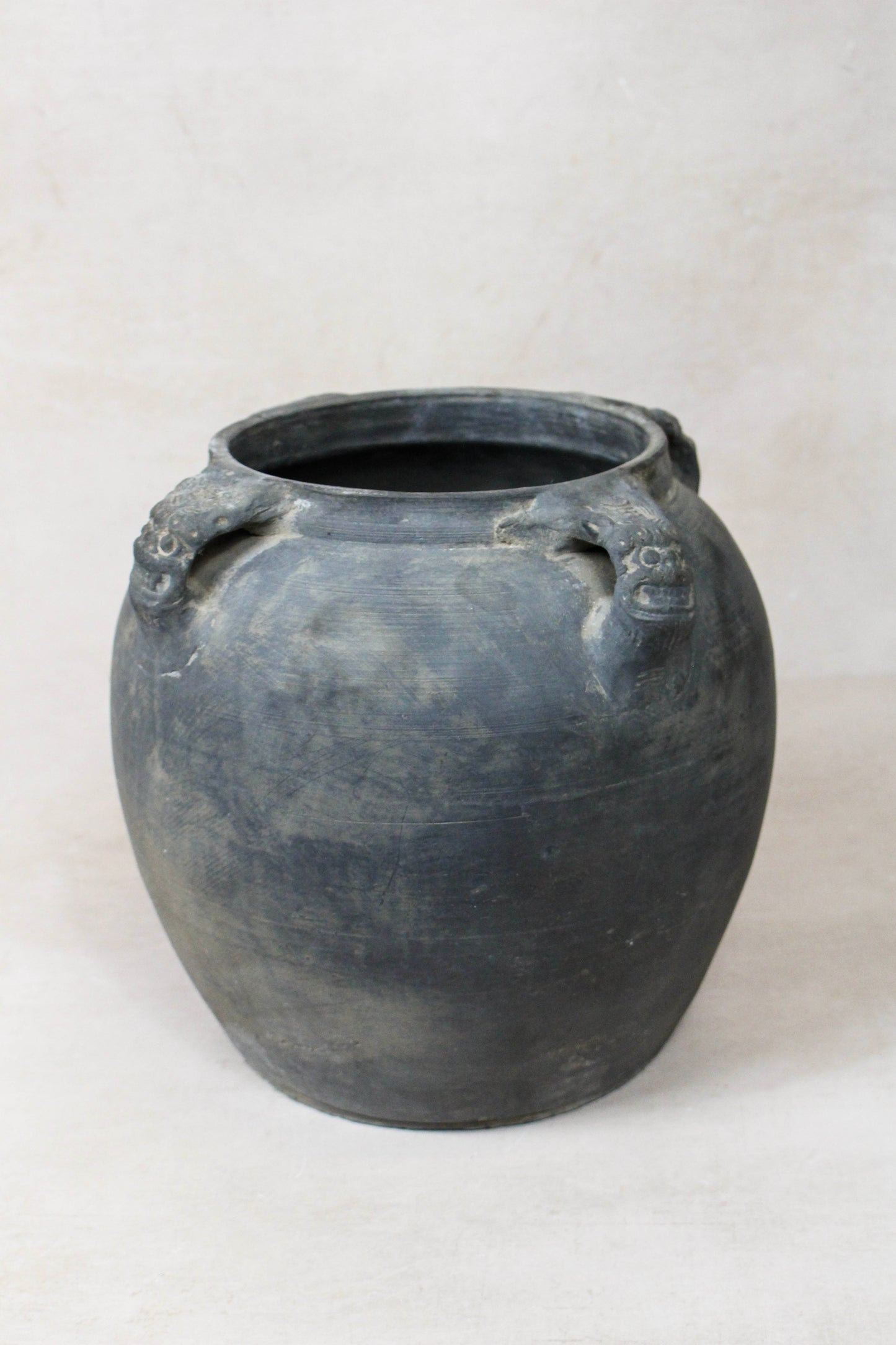 Vintage Lion Ears Dark Pot - DE.23