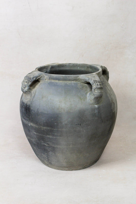 Vintage Lion Ears Dark Pot - DE.26