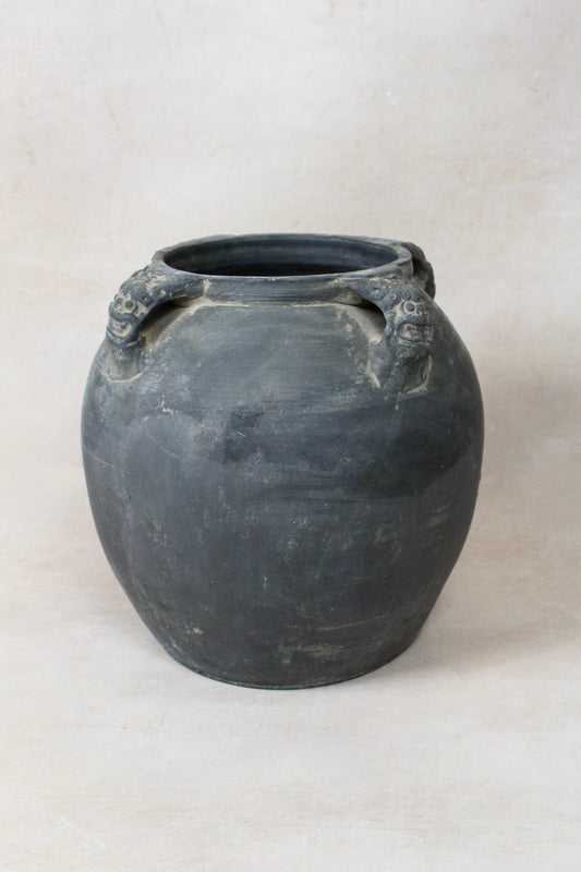 Vintage Lion Ears Dark Pot - DE.27