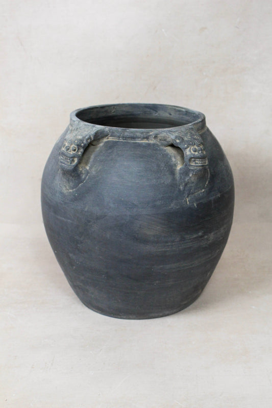 Vintage Lion Ears Dark Pot - DE.29