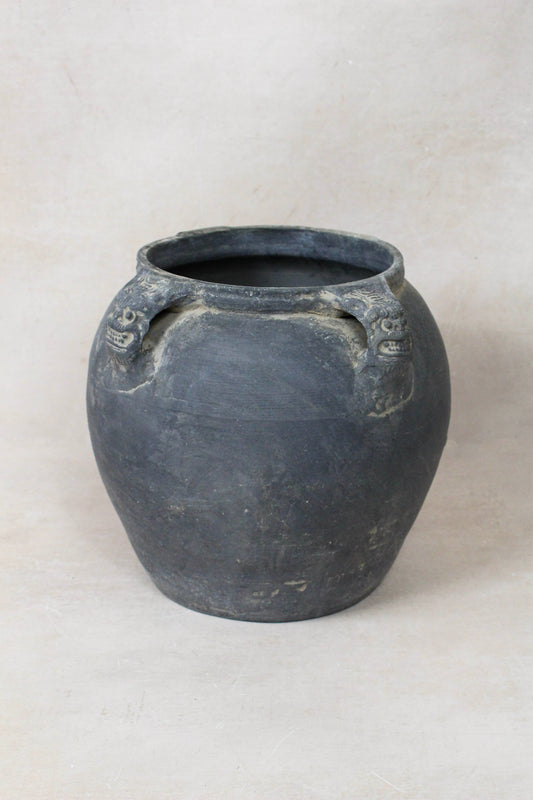 Vintage Lion Ears Dark Pot - DE.30