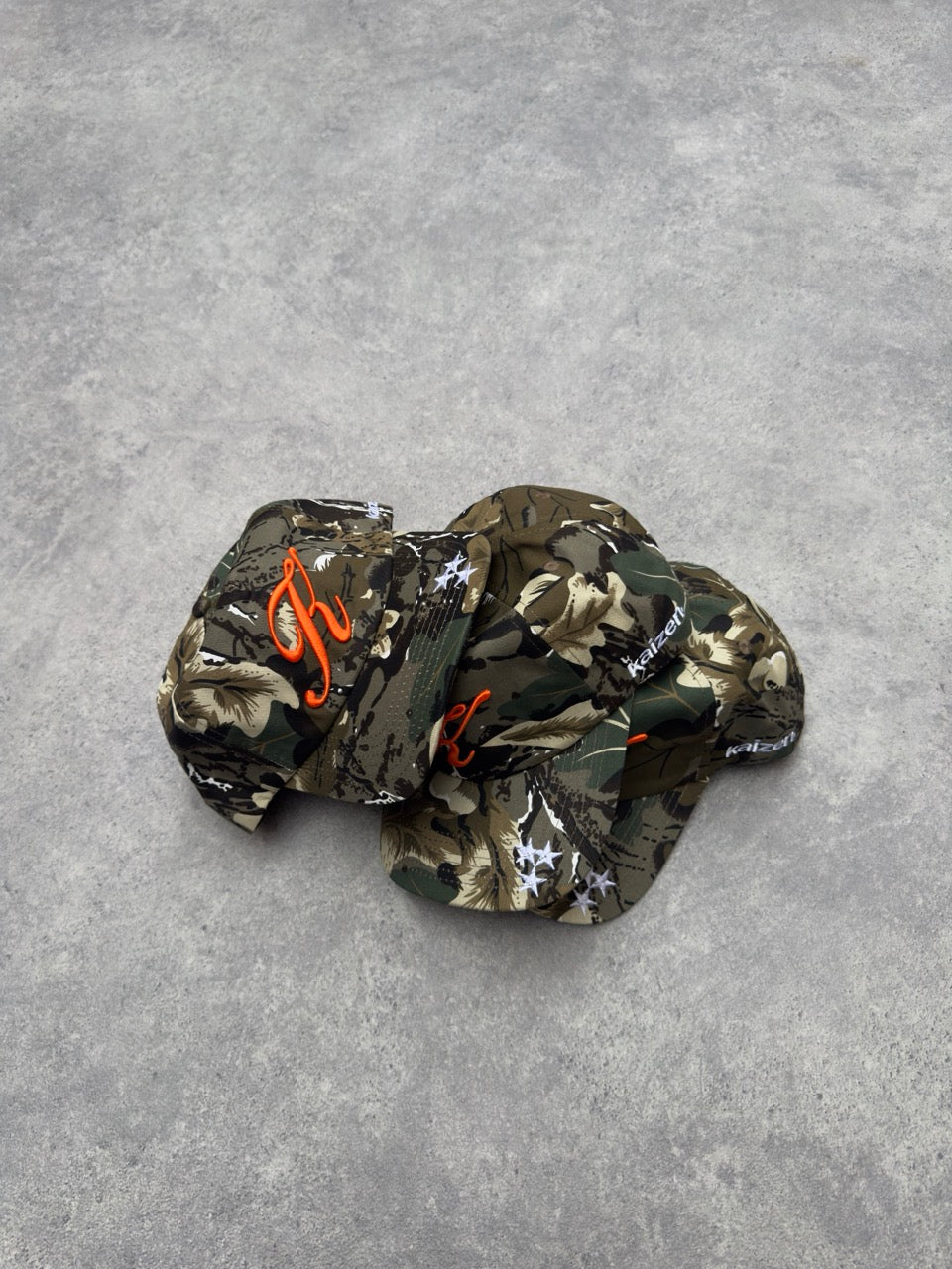 CAMO SCRIPT HAT