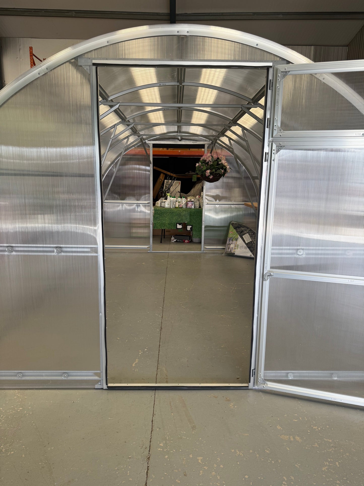 DOME 12M² (3M X 4M; 9.8FT X 13FT)