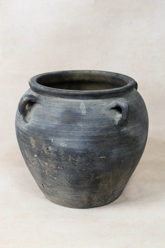 Vintage Dark pot with ears - E4.31