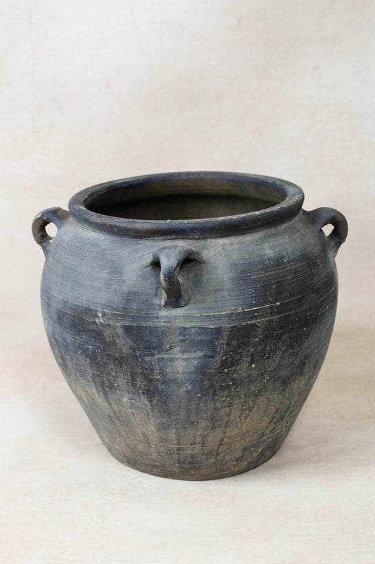 Vintage Dark pot with ears - E4.31