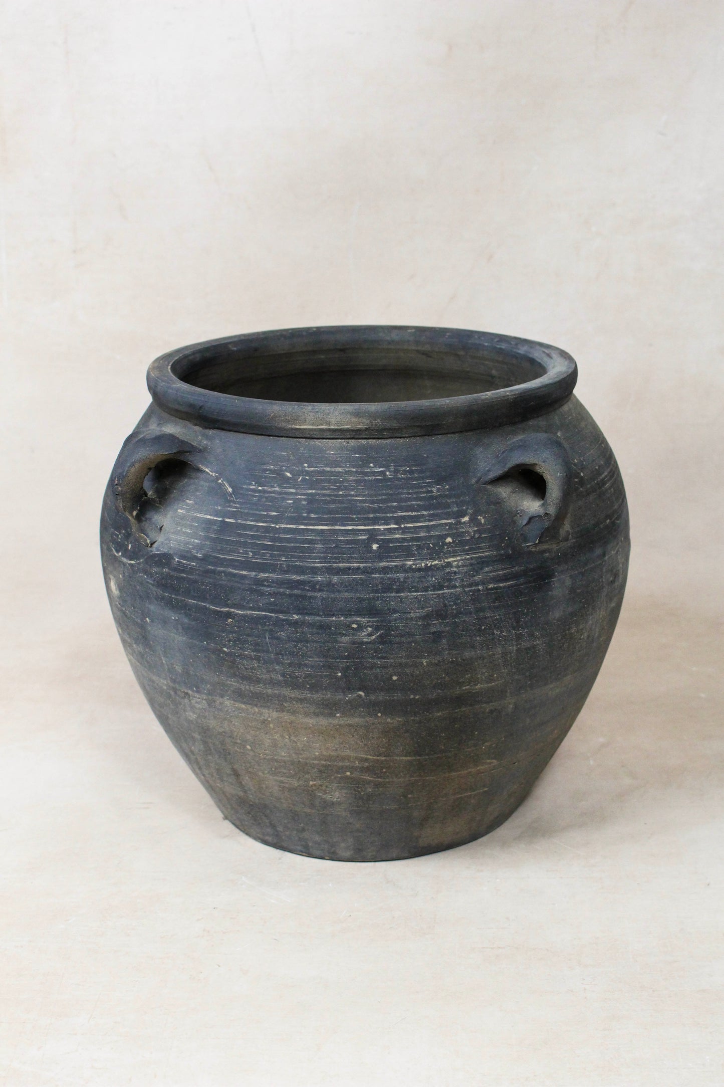Vintage Dark pot with ears - E4.32