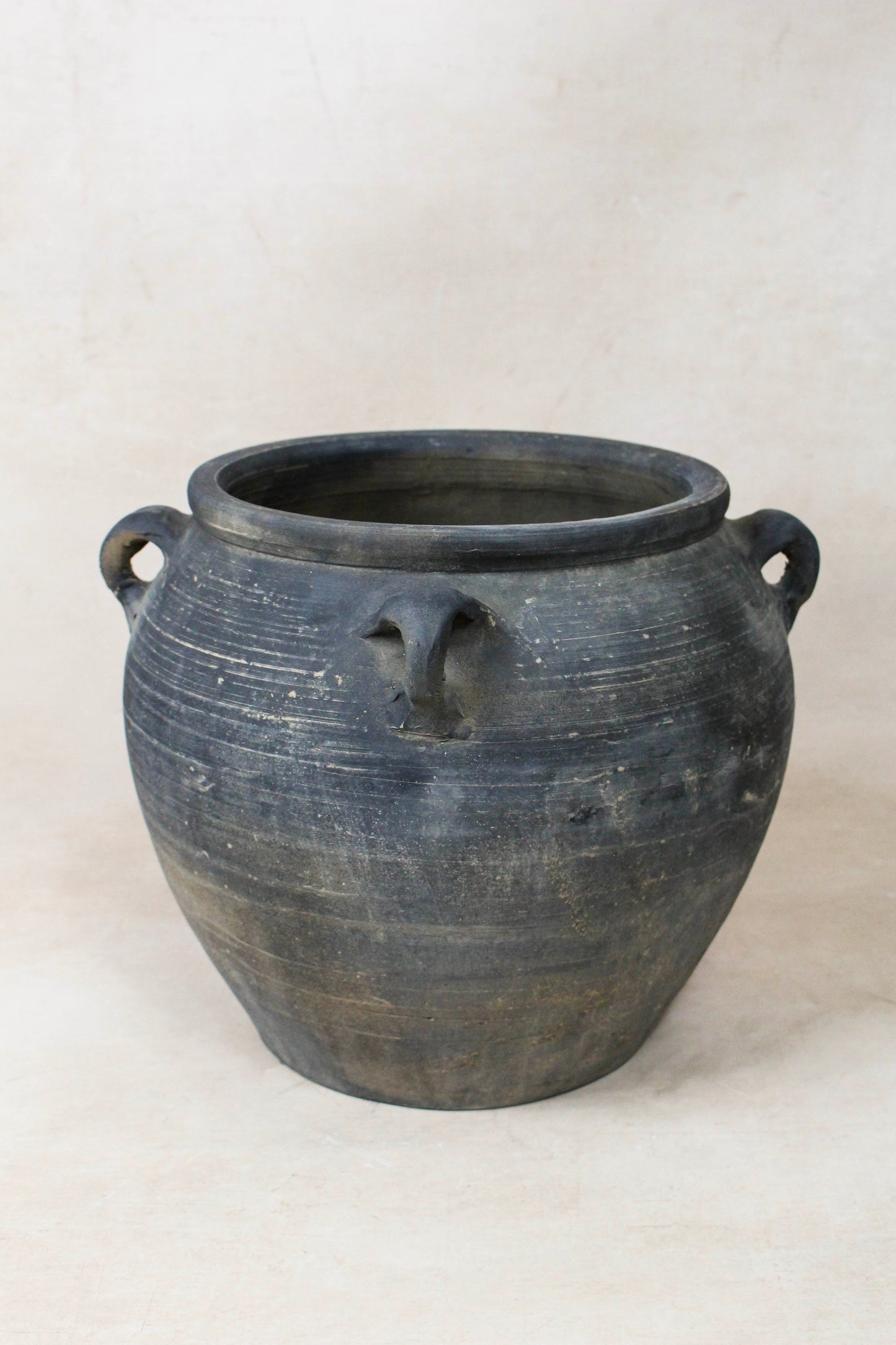 Vintage Dark pot with ears - E4.32