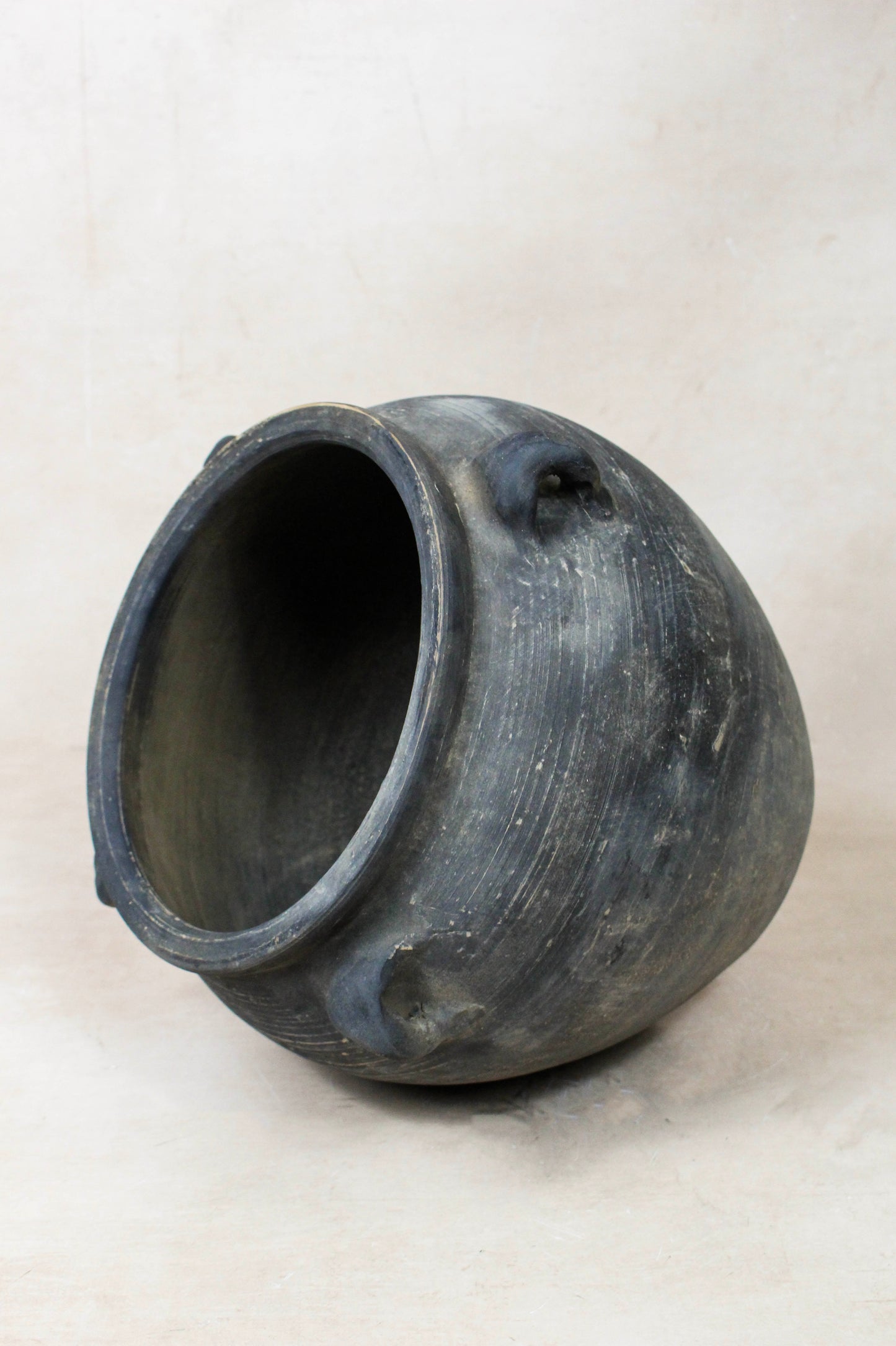 Vintage Dark pot with ears - E4.32