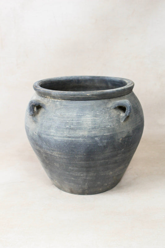 Vintage Dark pot with ears - E4.33