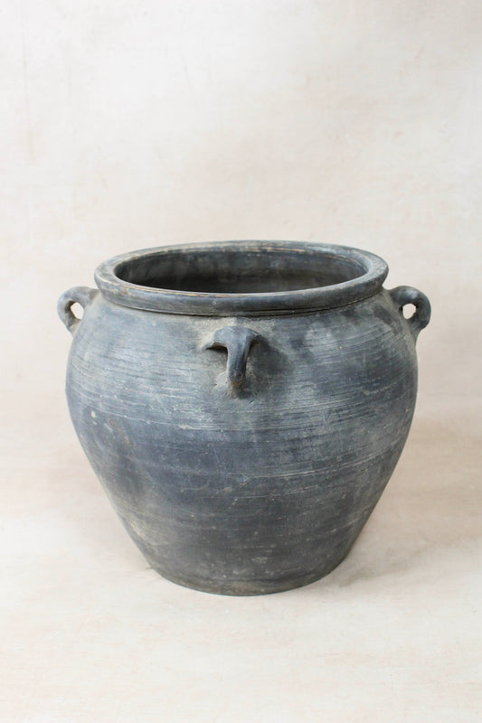 Vintage Dark pot with ears - E4.33