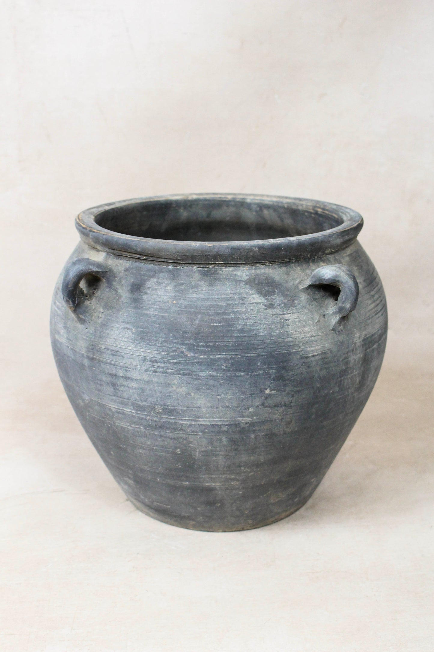 Vintage Dark pot with ears - E4.33