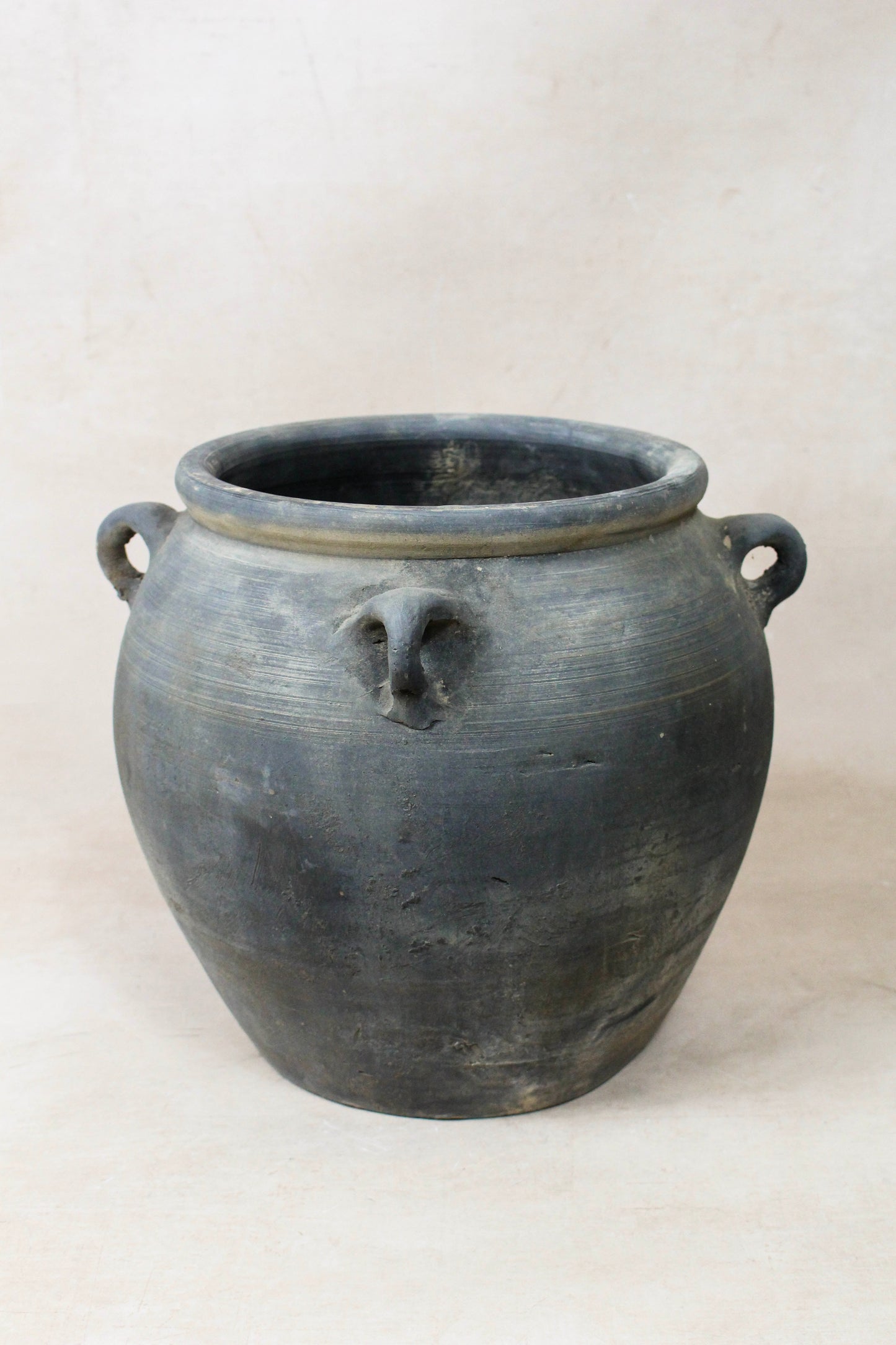 Vintage Dark pot with ears - E4.34