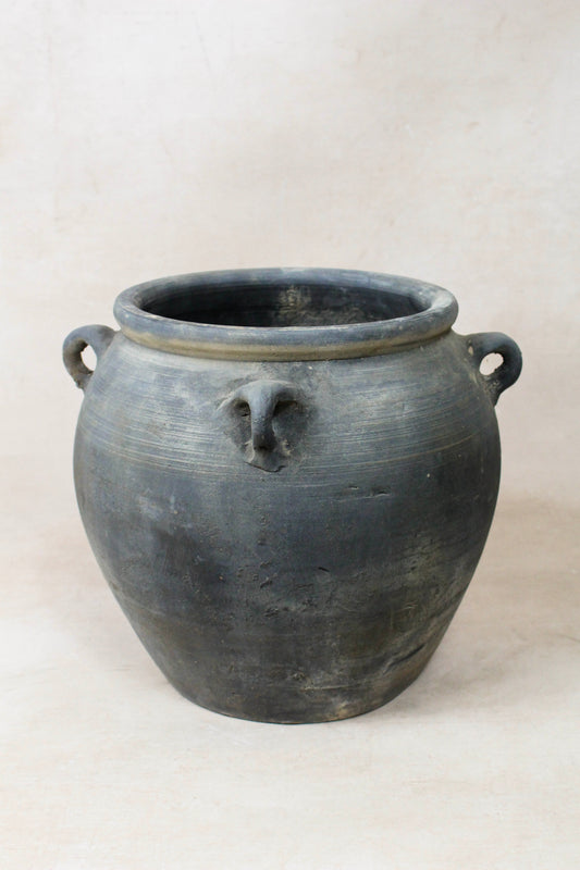 Vintage Dark pot with ears - E4.34