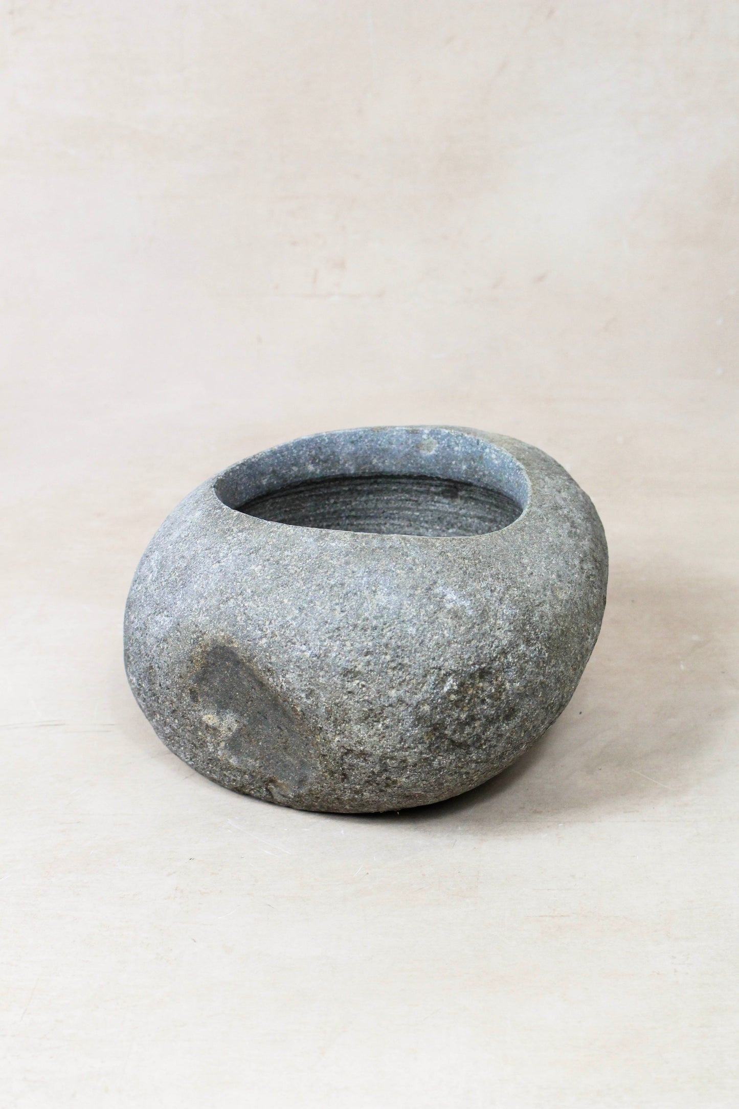 River Stone Planter Pot 22.2