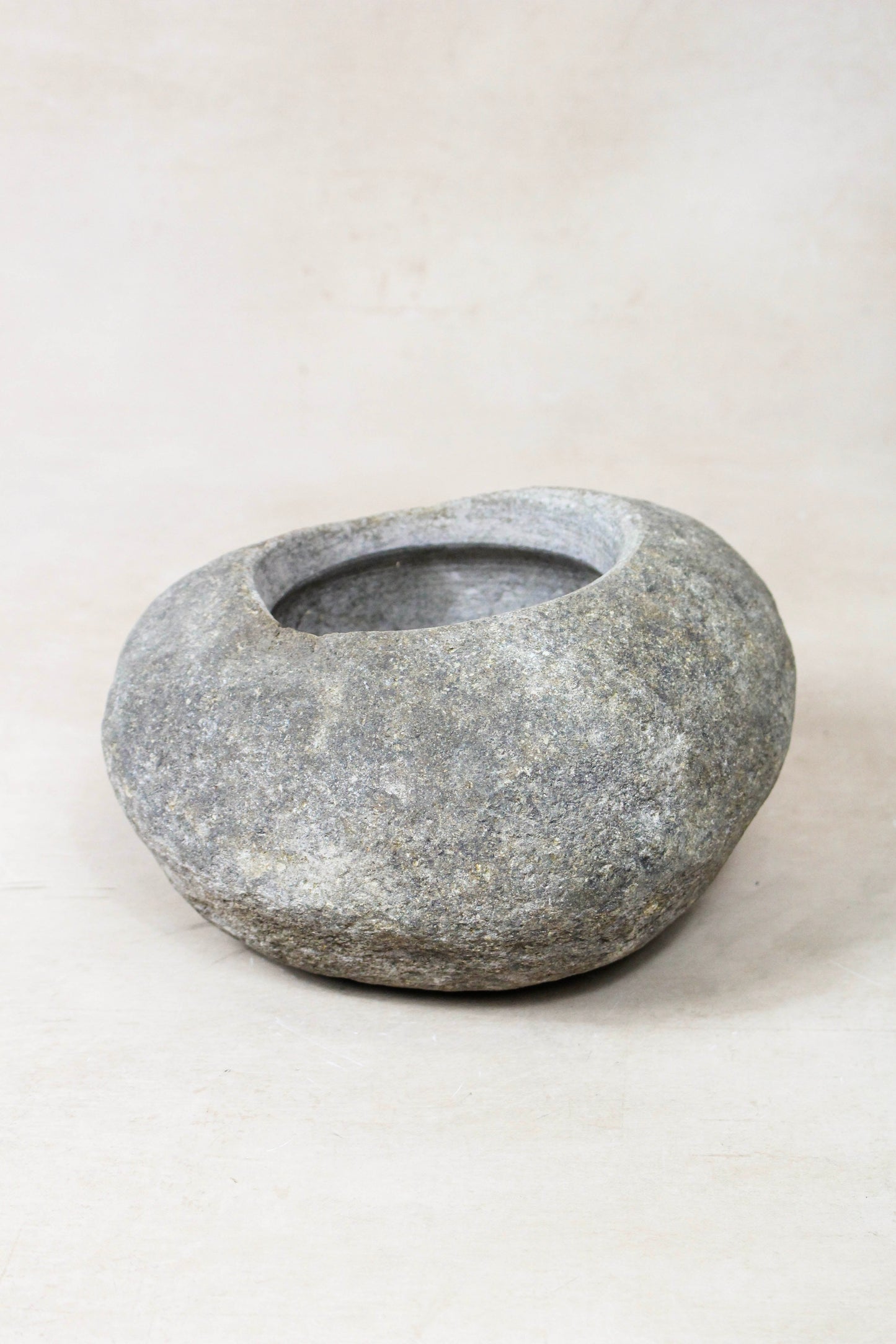 River Stone Planter Pot 22.4