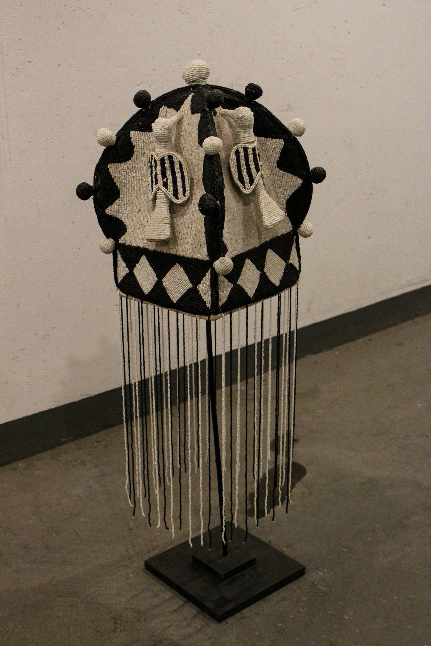 Yoruba Royal Crown Black & White - 15.4