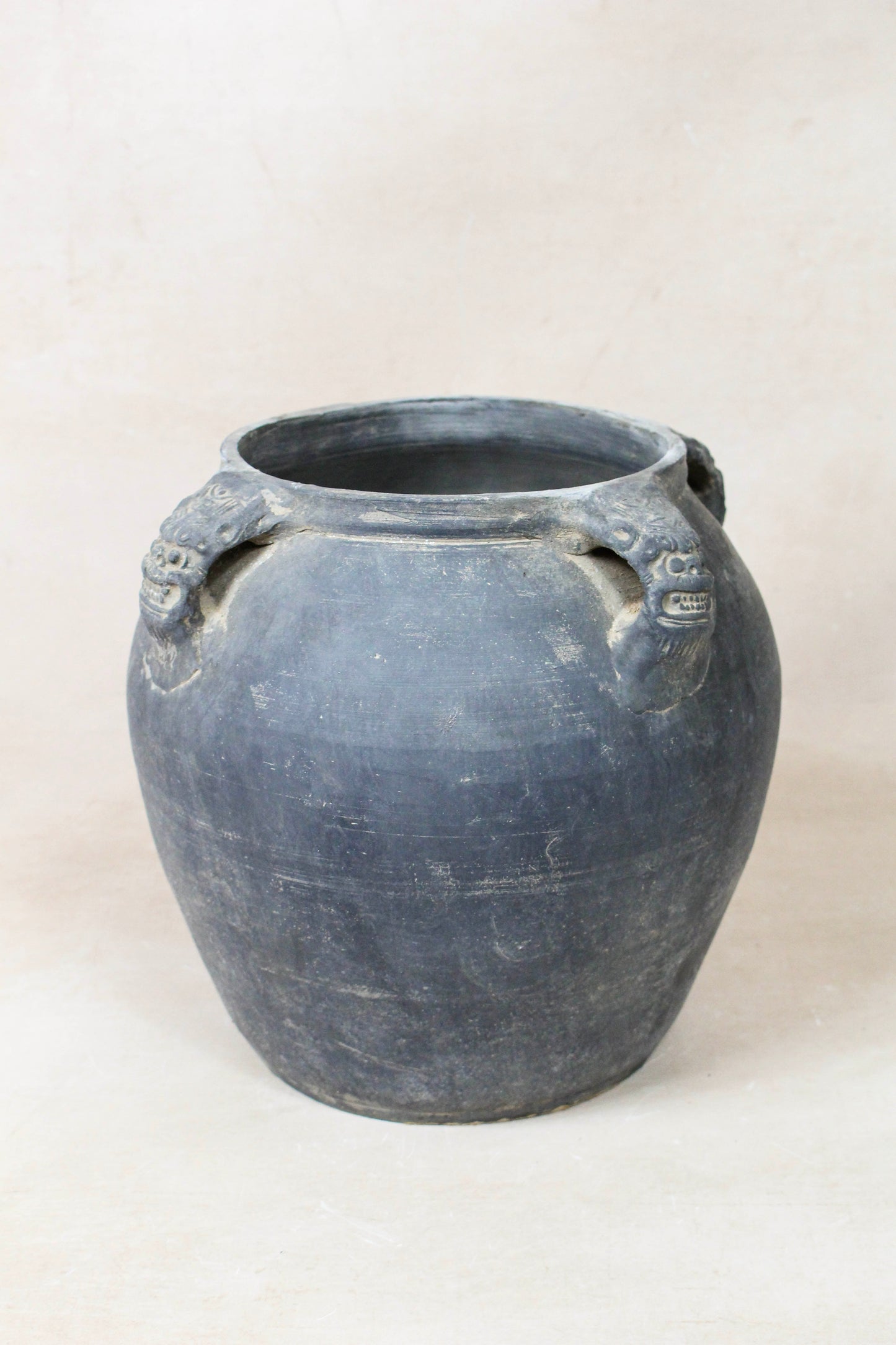 Vintage Lion Ears Dark Pot - DE.38