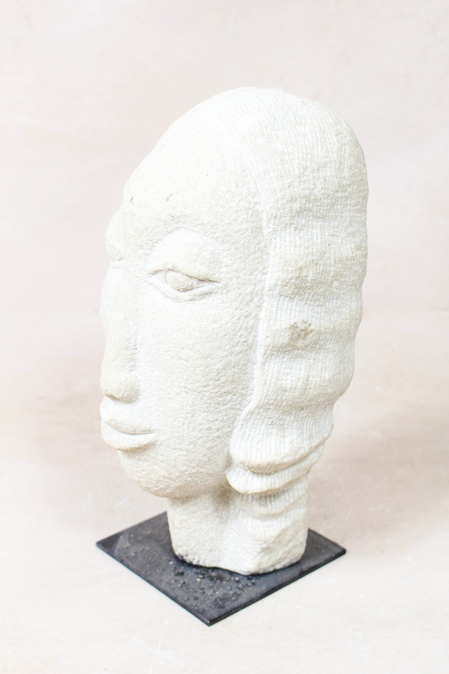 Stone head sculpture by Rizimu Chiwawa Zimbabwe 31.03