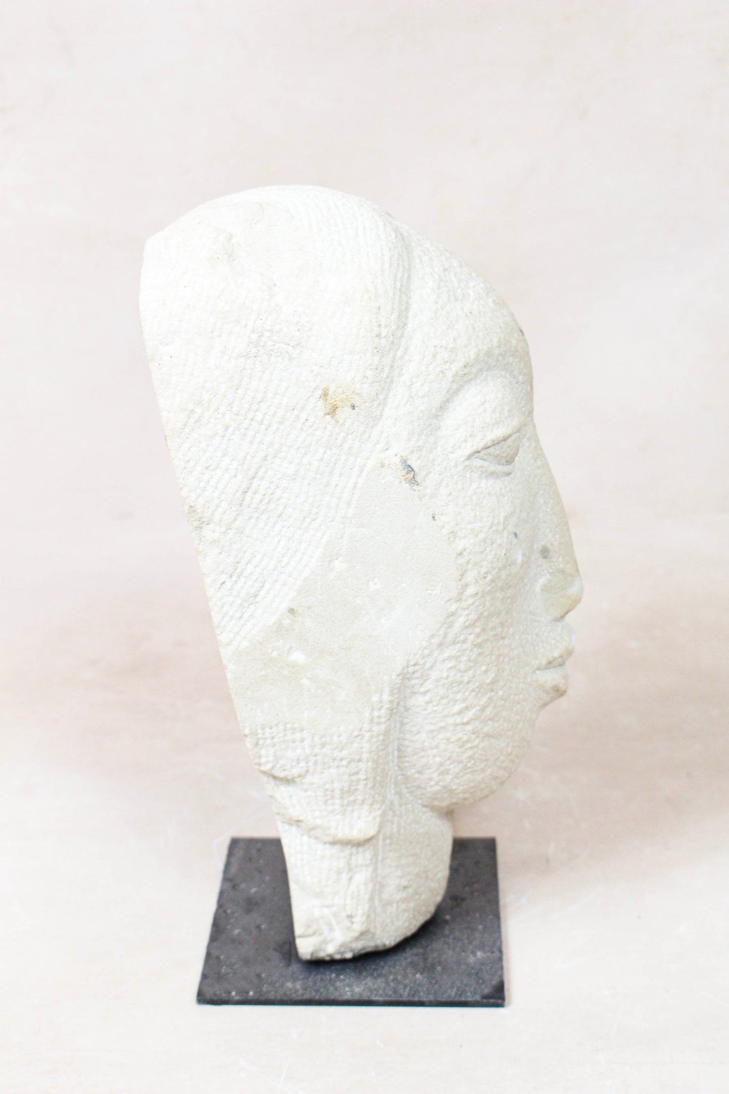 Stone head sculpture by Rizimu Chiwawa Zimbabwe 31.03