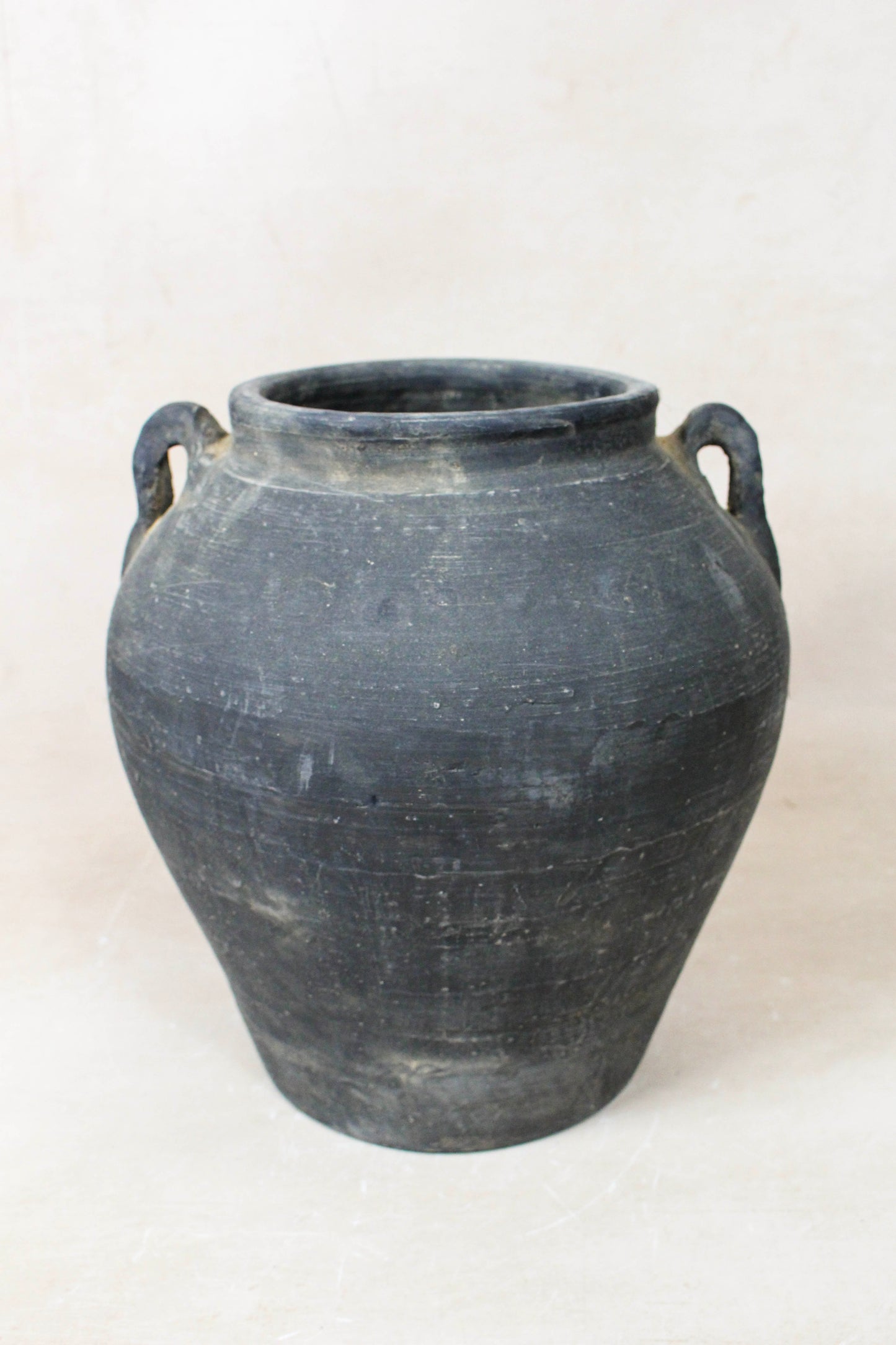 Vintage Dark pot with ears - E2.2