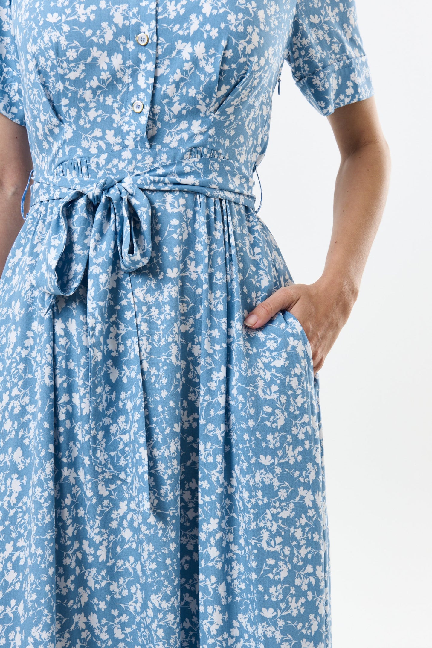 Inesa Negative Floral Print Short Sleeve Midi Shirt Dress - Blue