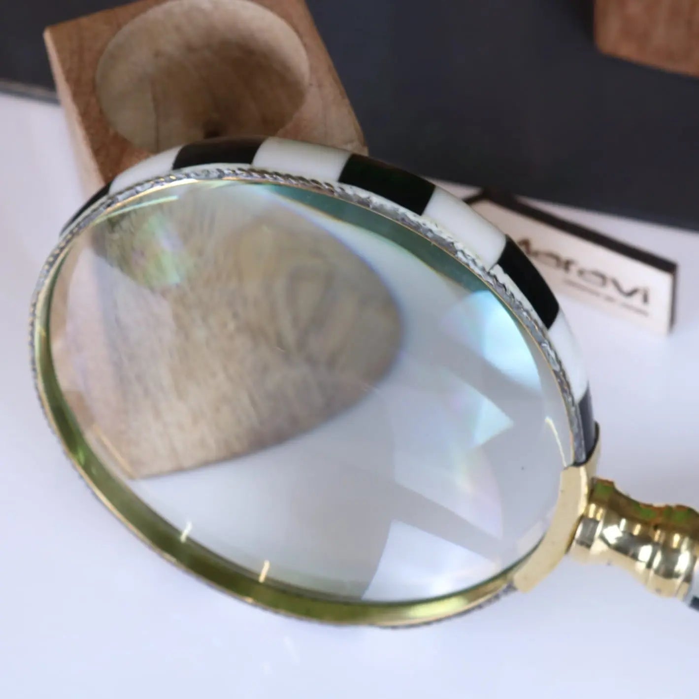 Jaintia Magnifying Glass Vintage Style Humbug Design