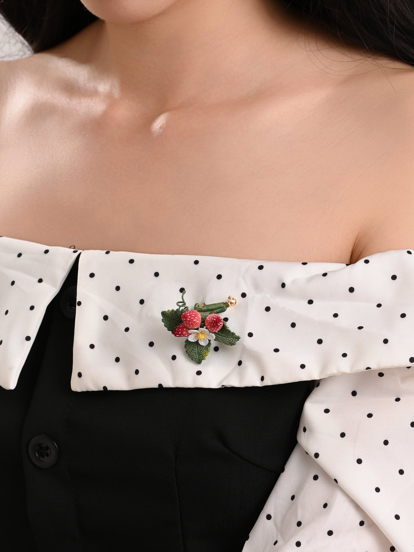 🍓 Berry Sweet Summer Strawberry Micro Crochet Brooch