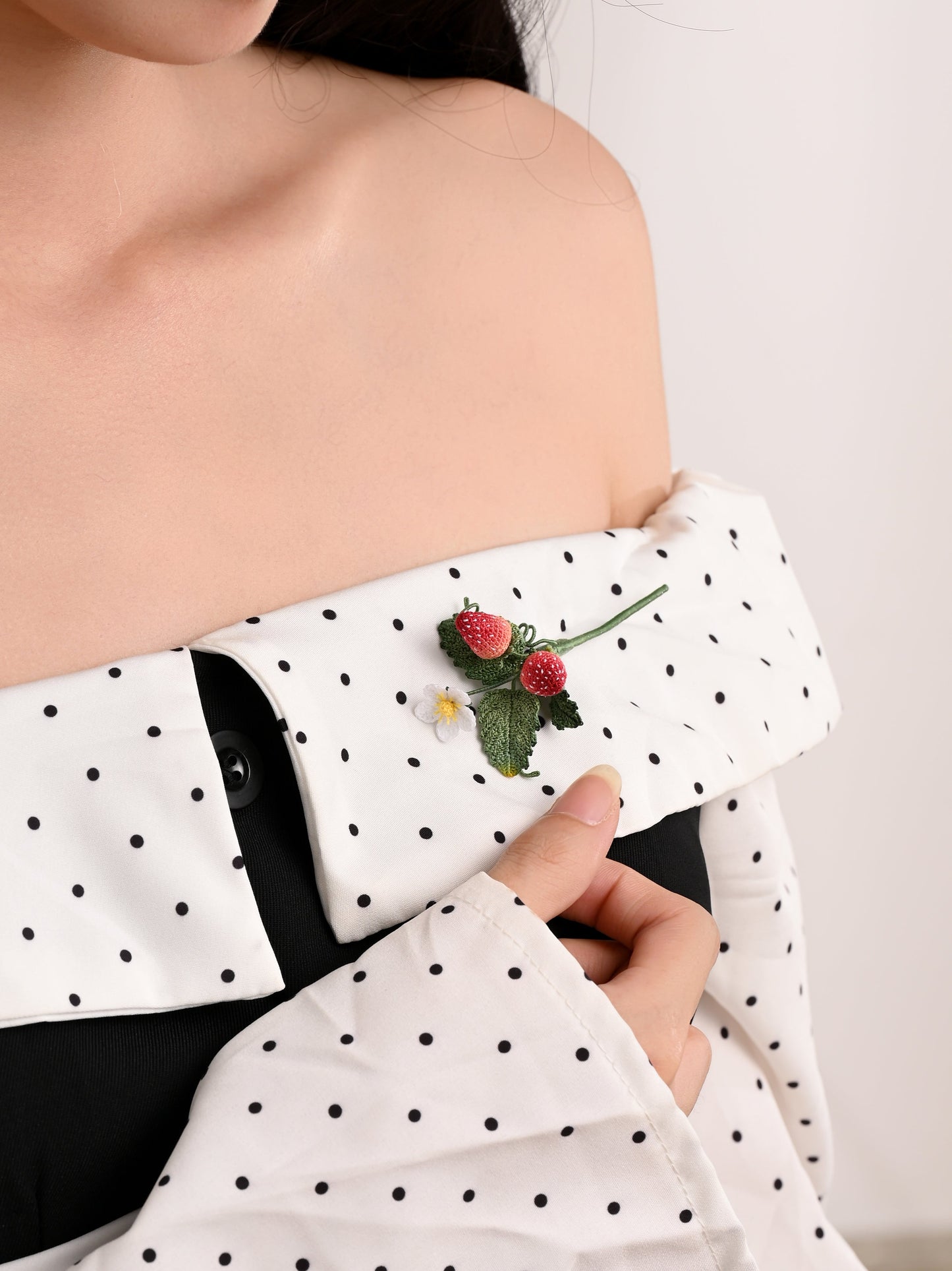 🍓 Berry Sweet Summer Strawberry Micro Crochet Brooch