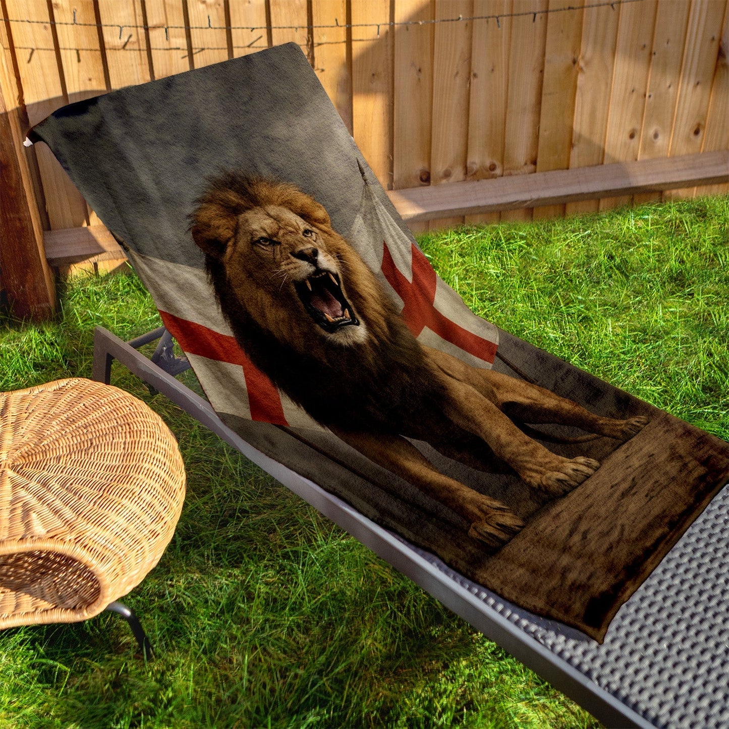 England - St George's Lion Roar - Beach Towel