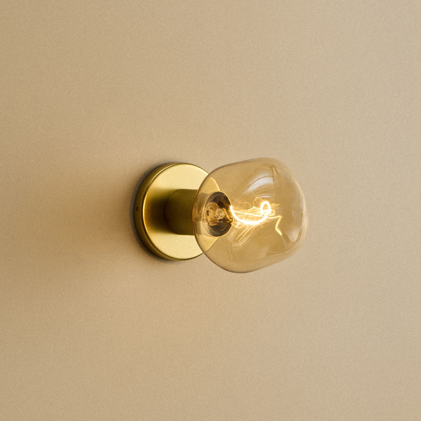Lochan Wall Light in Brass + Voronoi I