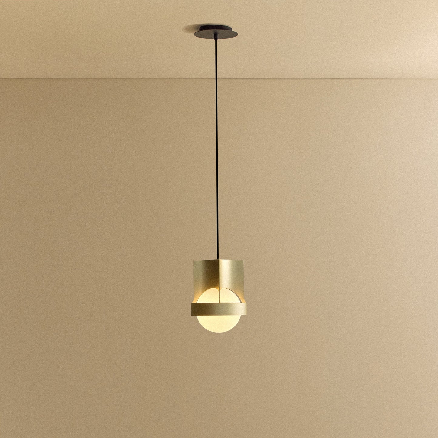Loop Single Pendant in Gold + Sphere IV