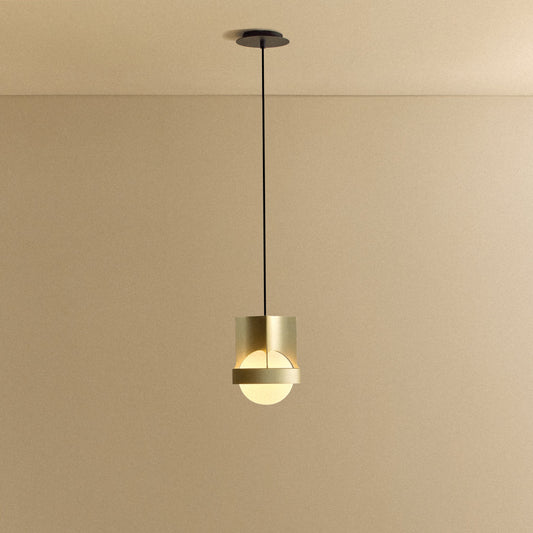 Loop Single Pendant in Gold + Sphere IV