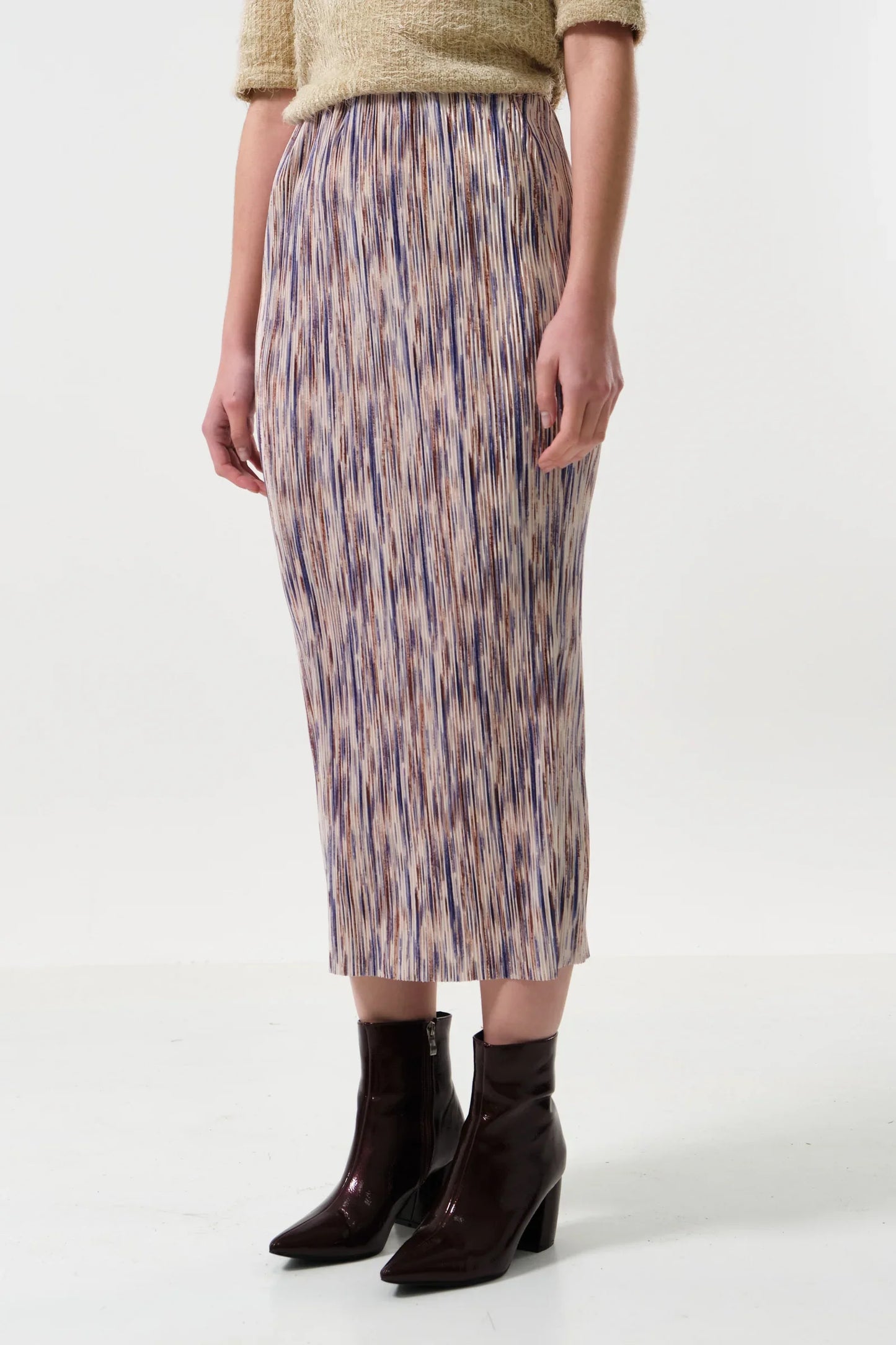 Maylis Line Print Pleat Mid Skirt