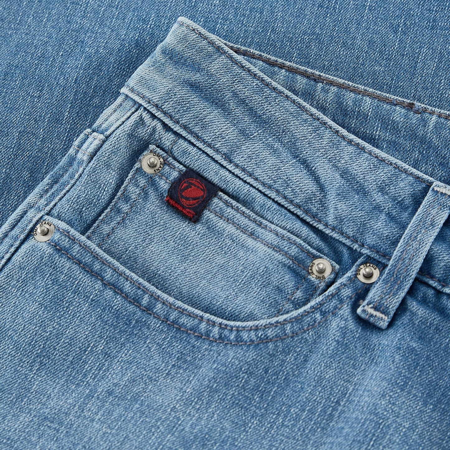 Montana Loose Fit Jeans In Light Blue
