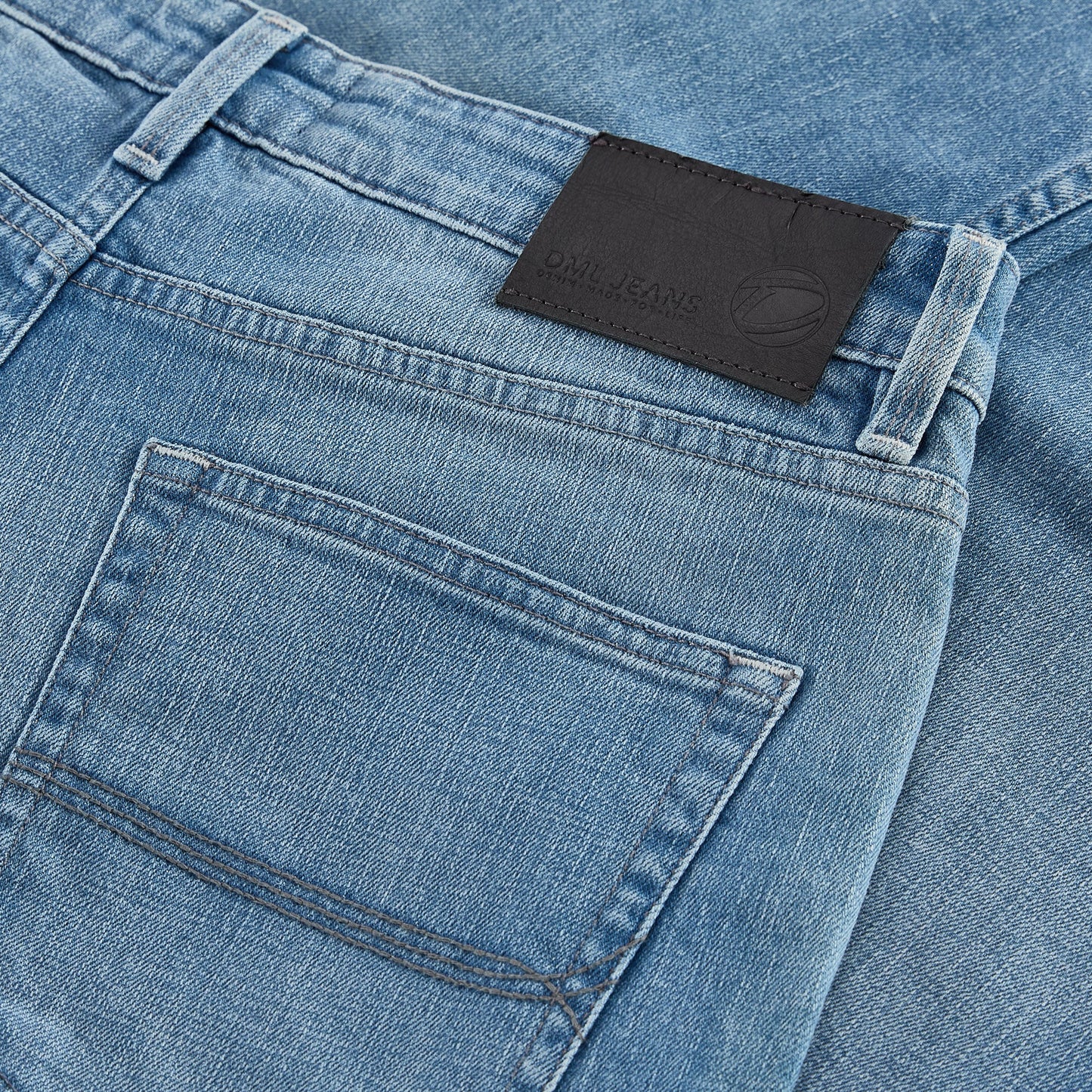 Montana Loose Fit Jeans In Light Blue