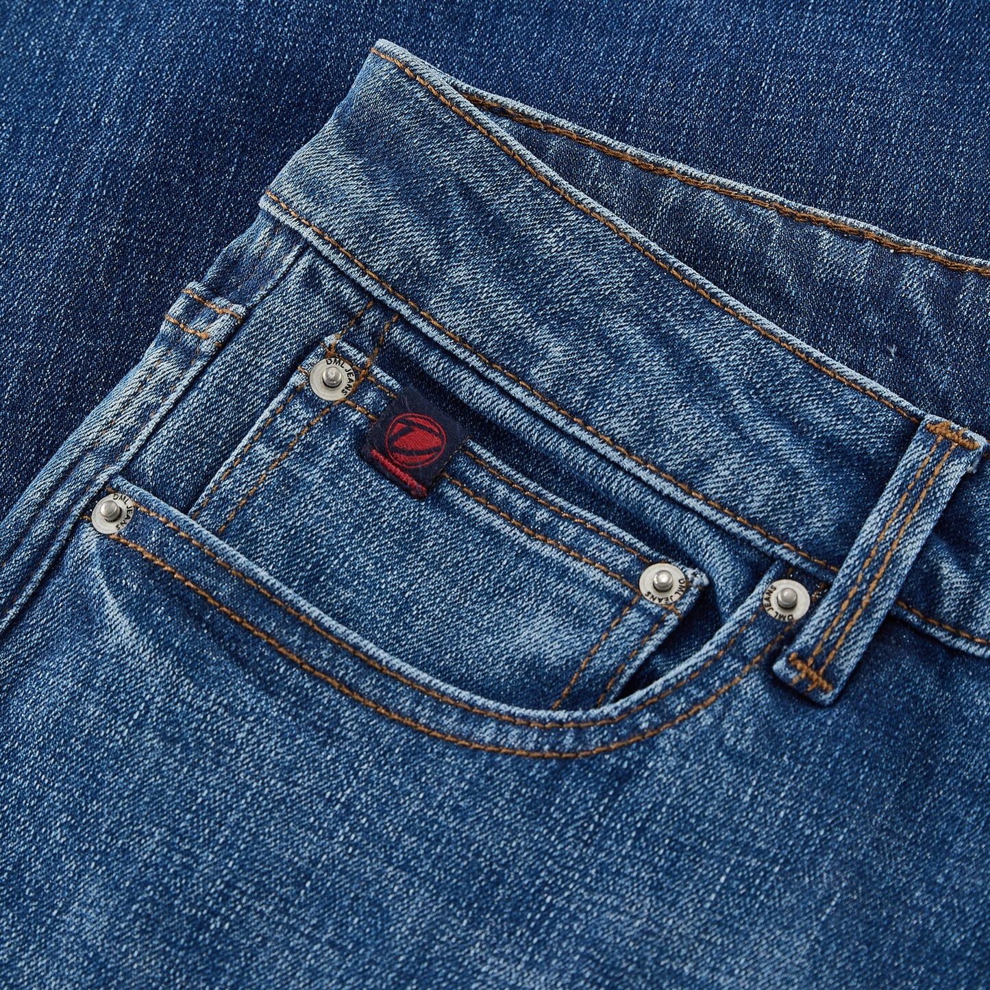 Montana Loose Fit Jeans In Mid Blue