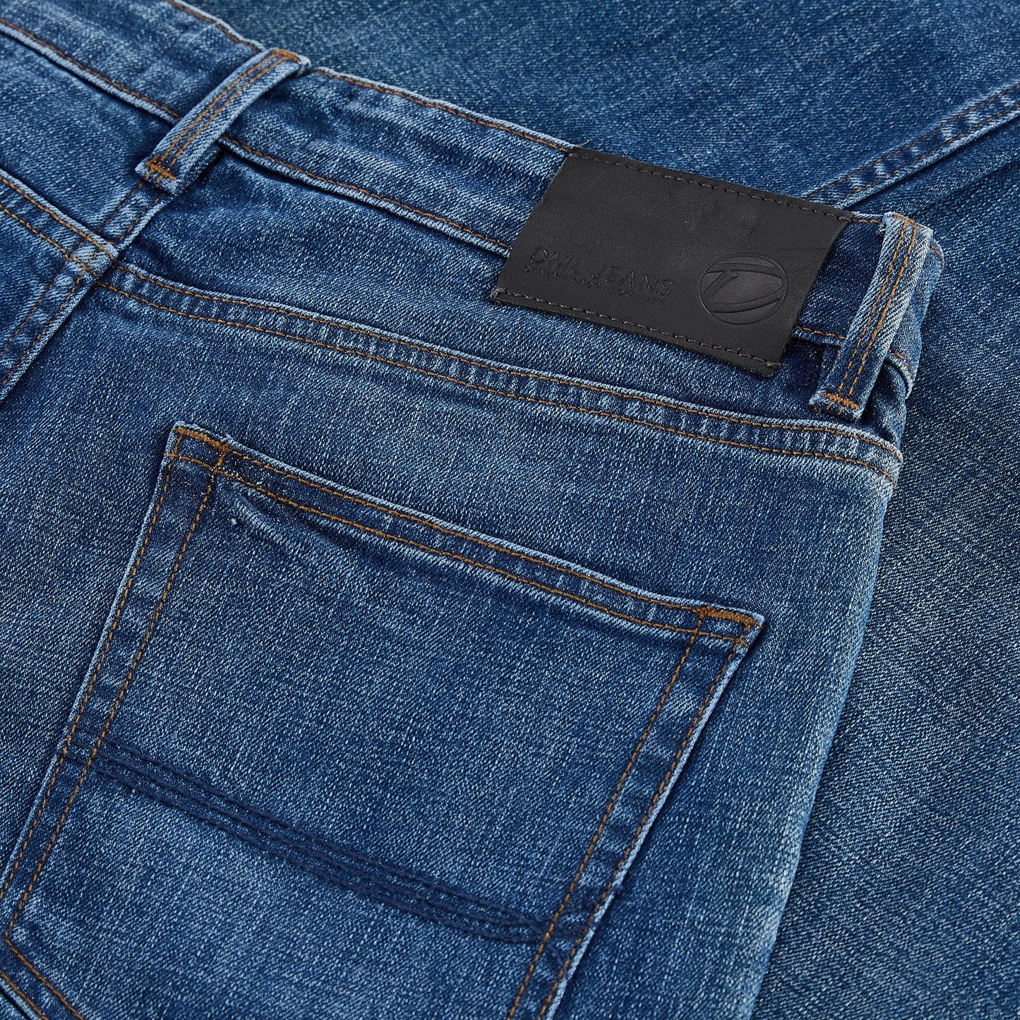 Montana Loose Fit Jeans In Mid Blue