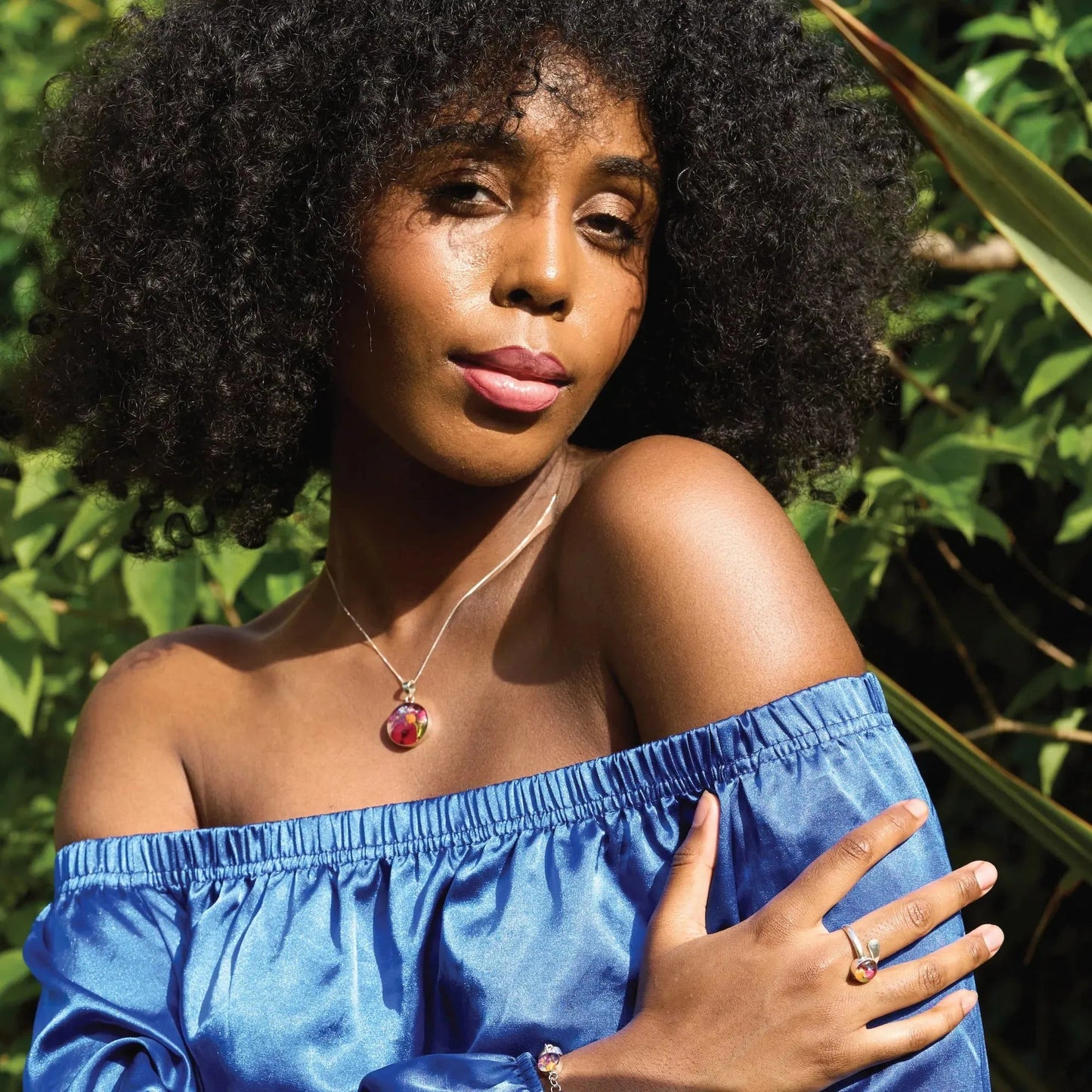 Flower Necklace in sterling silver. Round pendant with real flowers by Shrieking Violet®