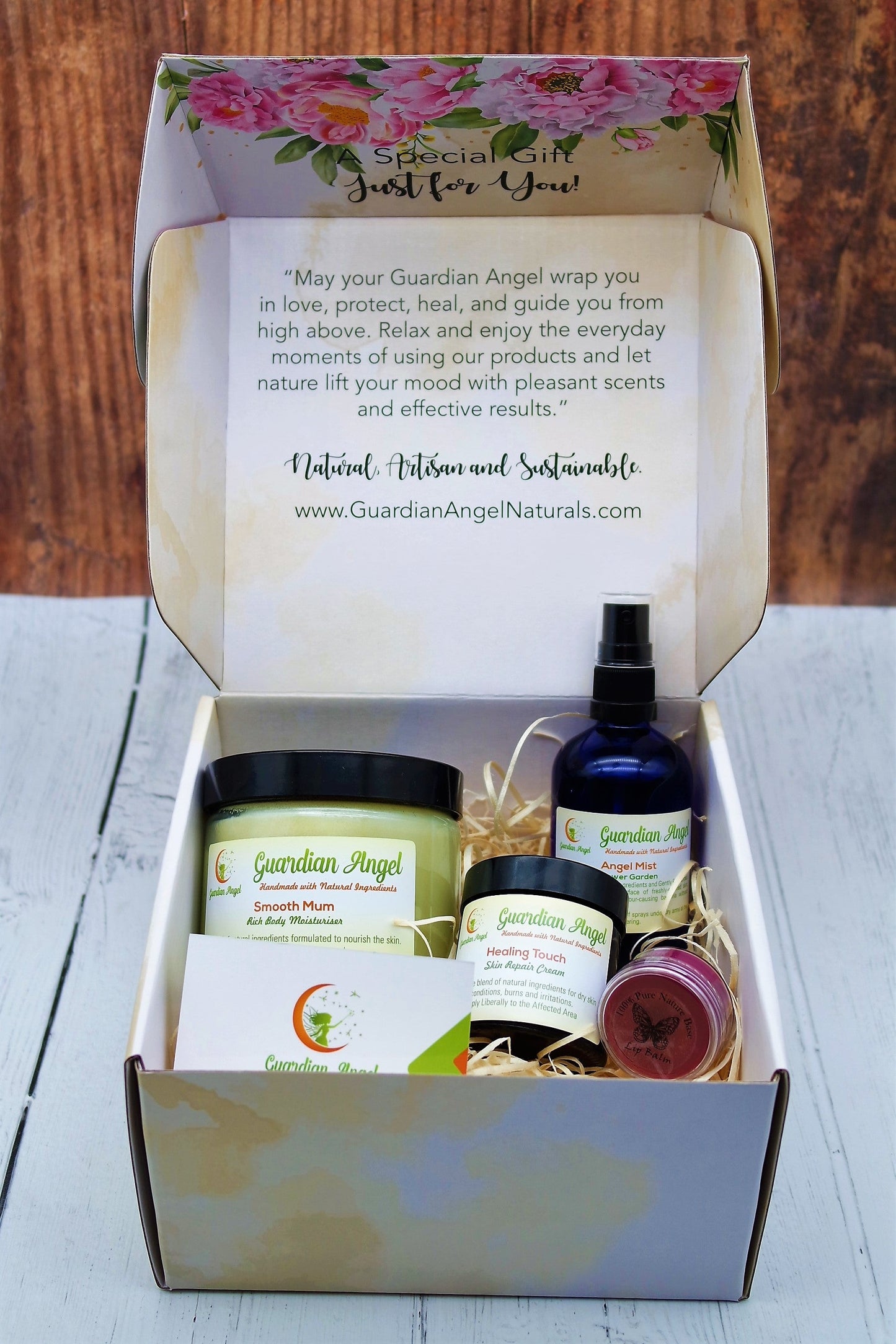 Make it Special with our LUXURY MUM-TO-BE GIFT SET with a FREE! Lip Balm Pot