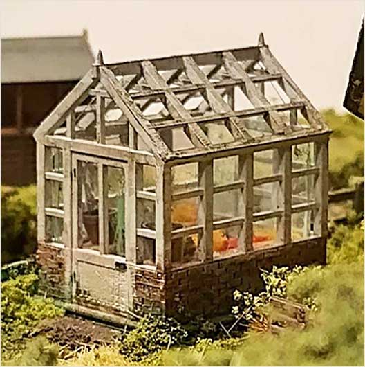 OO Scale Ready to Paint Wooden-Framed Greenhouse