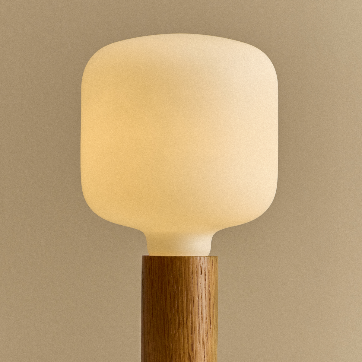 Knuckle Table Lamp in Oak + Oblo