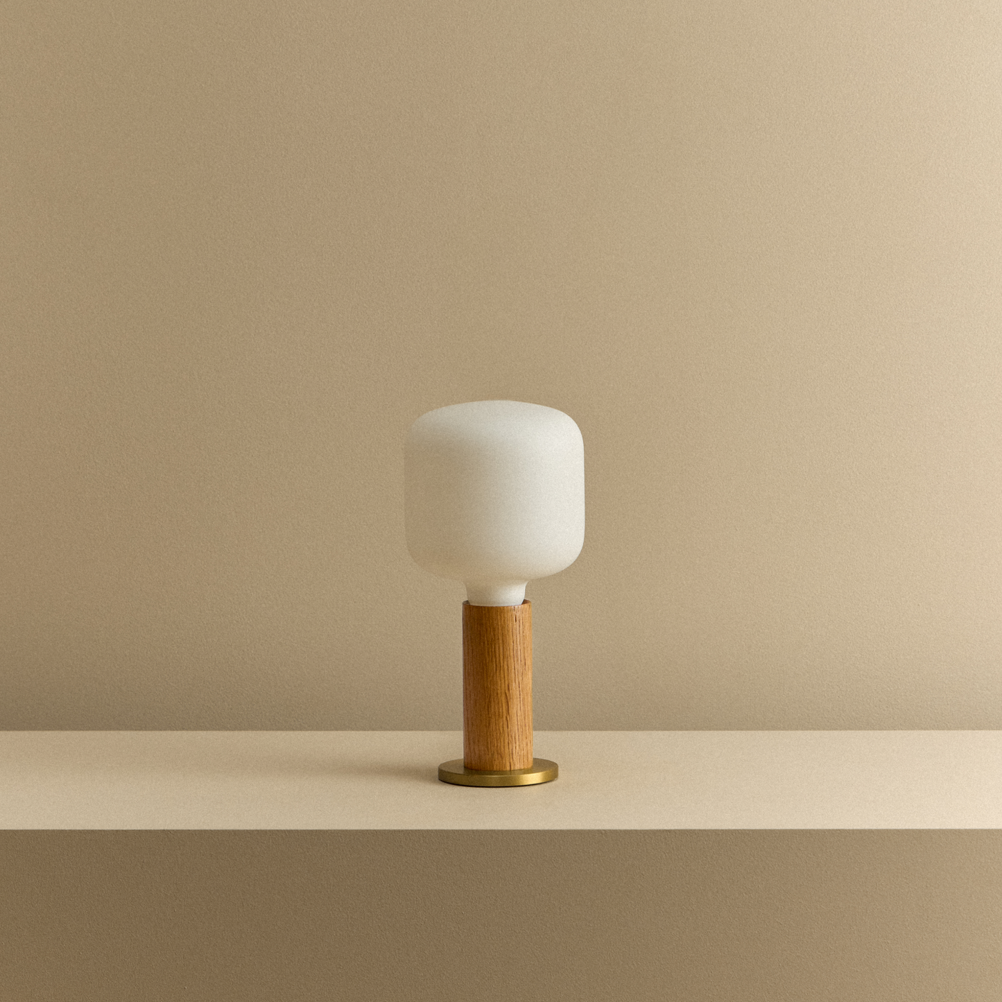 Knuckle Table Lamp in Oak + Oblo
