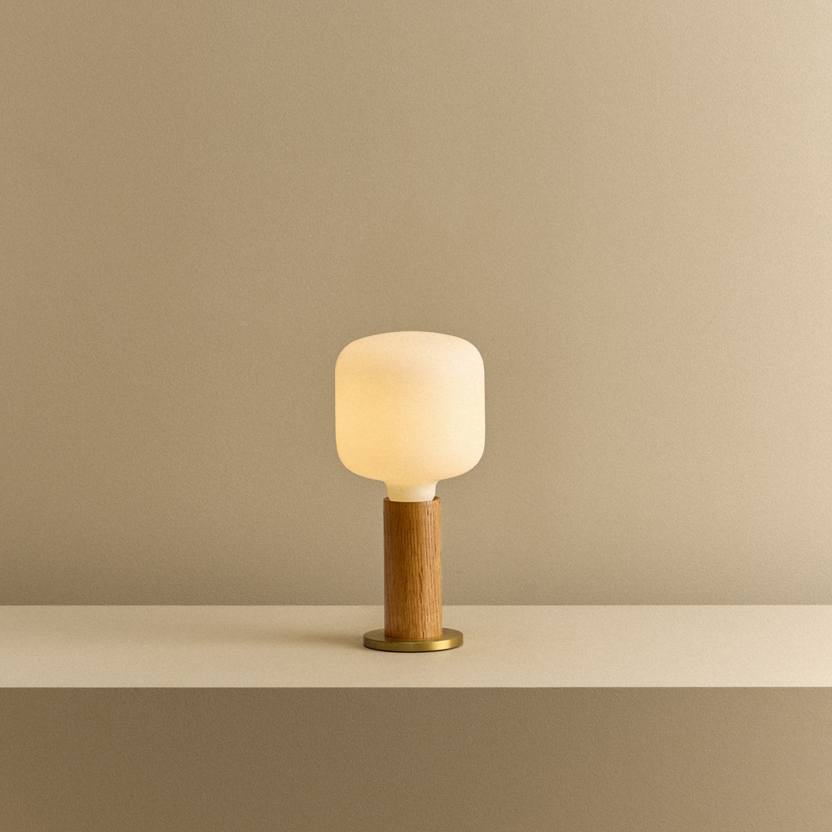 Knuckle Table Lamp in Oak + Oblo