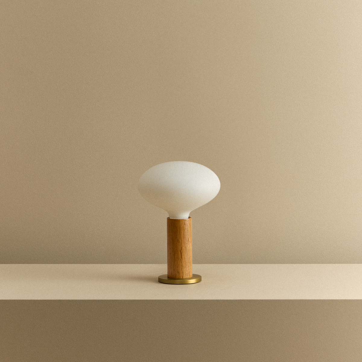 Knuckle Table Lamp in Oak + Oval Dim to Warm