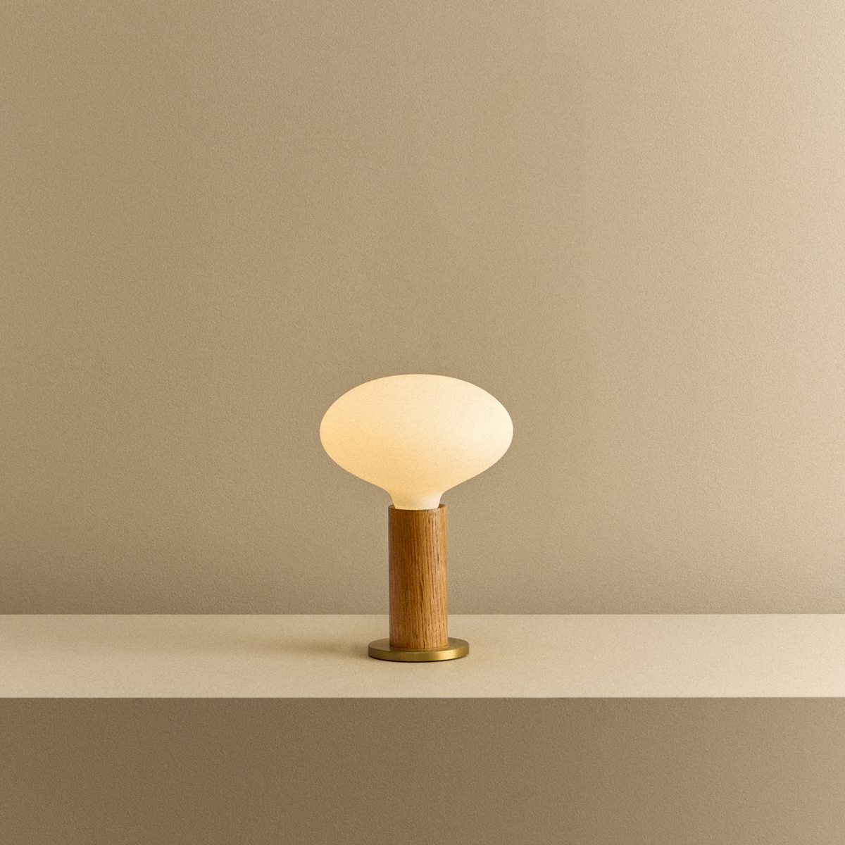Knuckle Table Lamp in Oak + Oval Dim to Warm