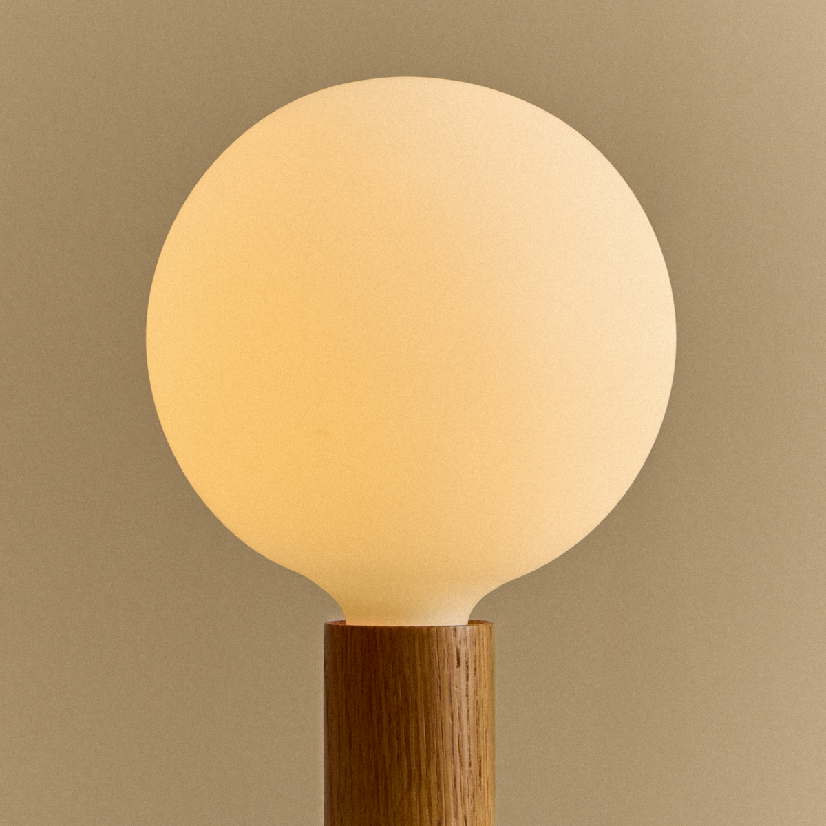 Knuckle Table Lamp in Oak + Sphere IV