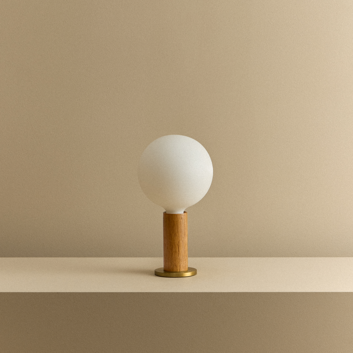 Knuckle Table Lamp in Oak + Sphere IV