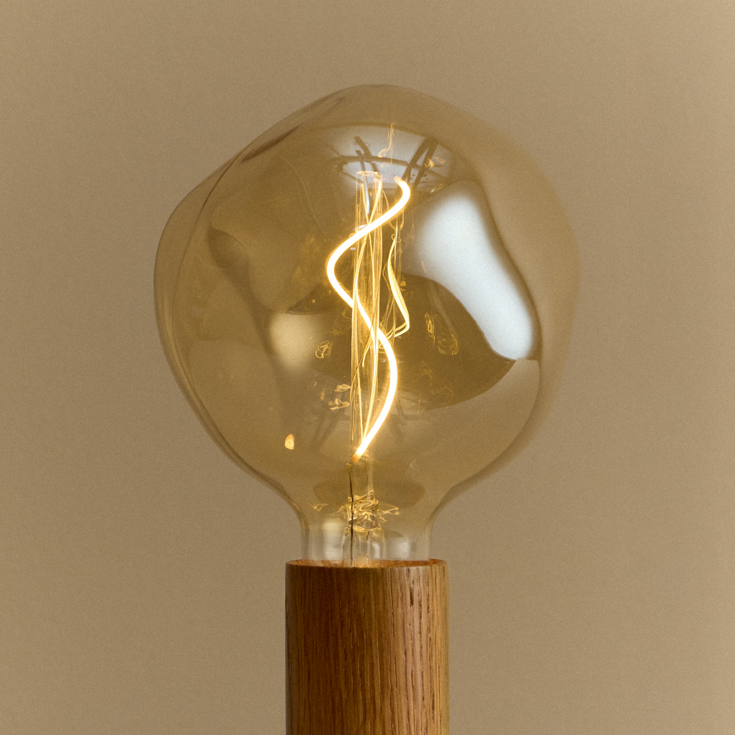 Knuckle Table Lamp in Oak + Voronoi I