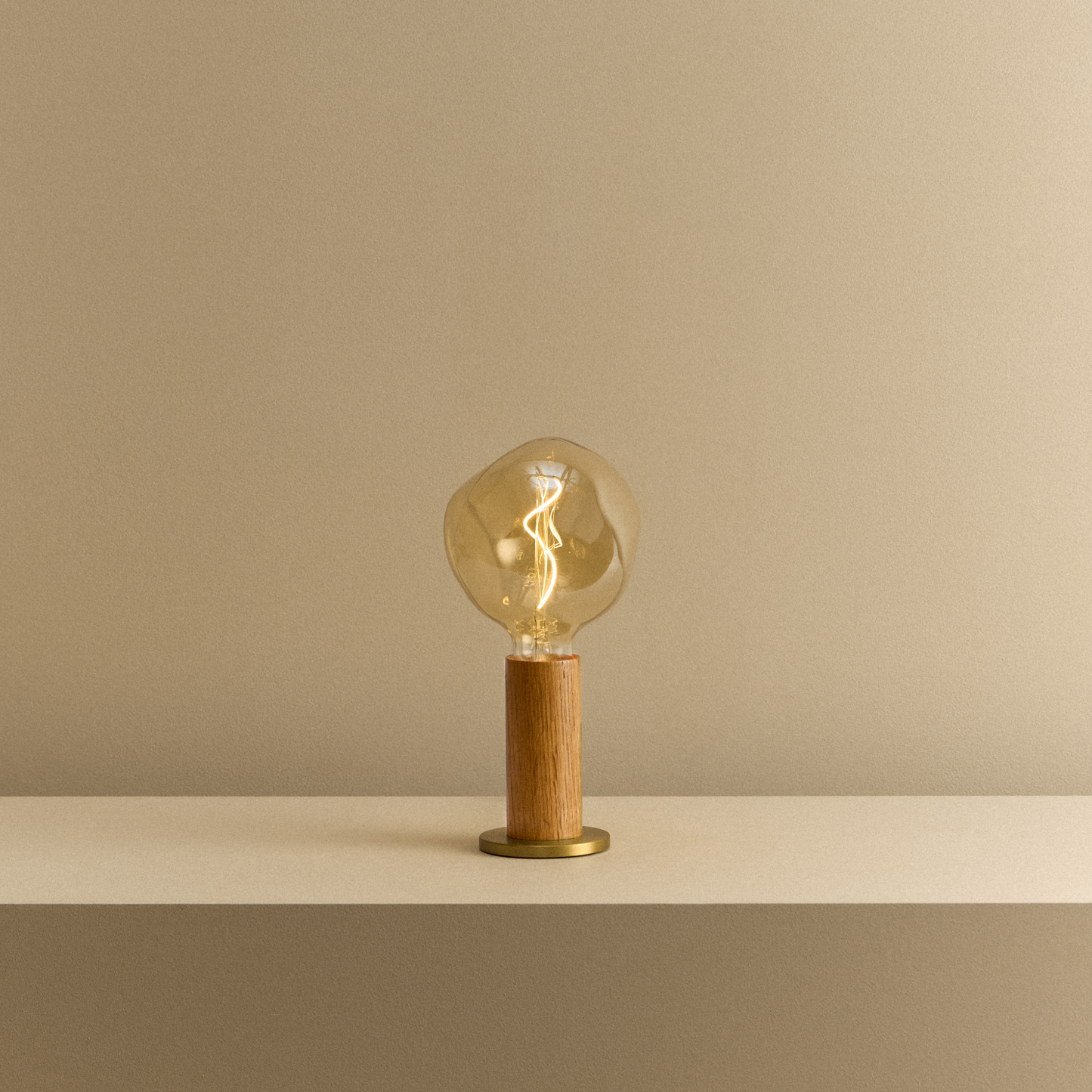Knuckle Table Lamp in Oak + Voronoi I