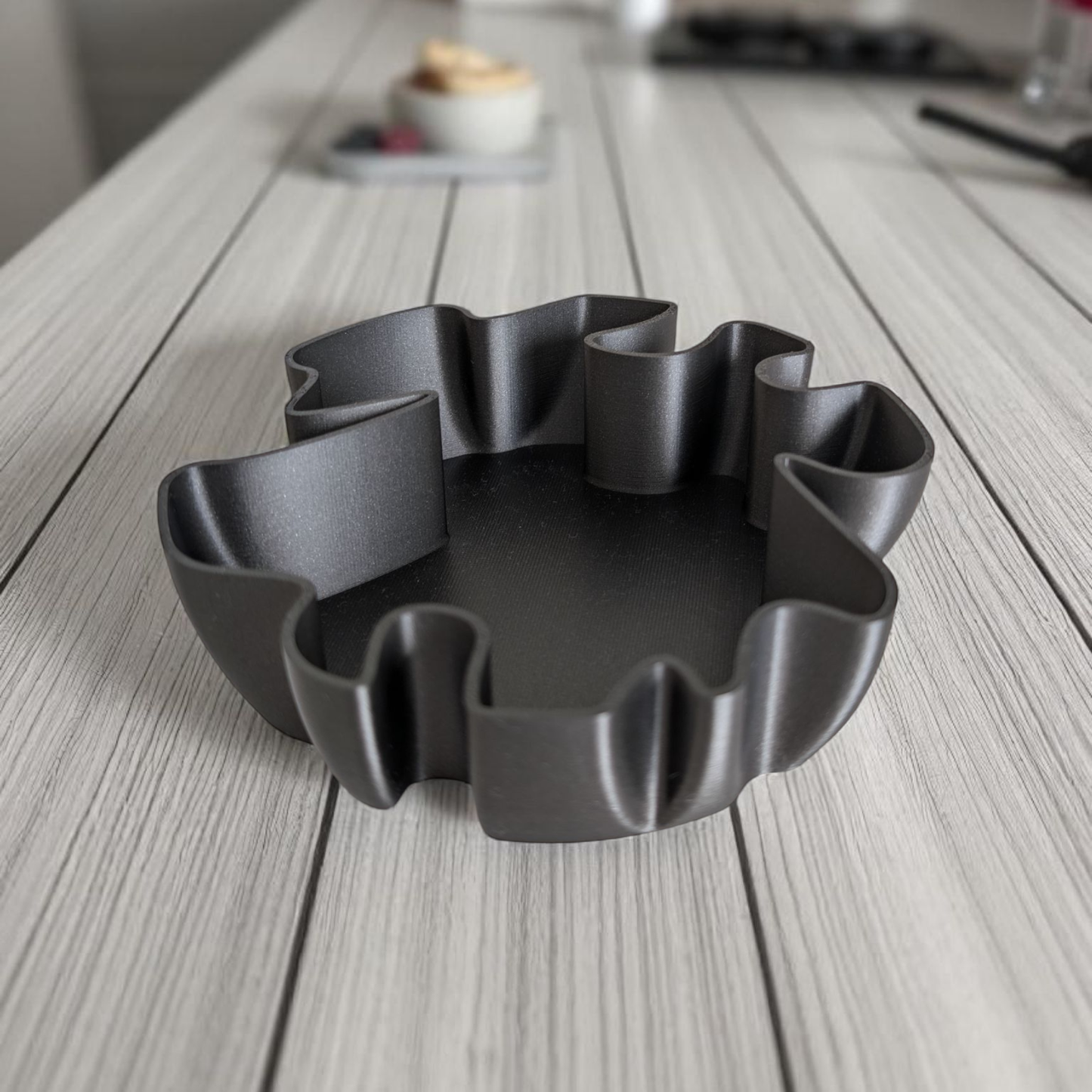 Organic Design Catchall Bowl | Modern Wavy Decorative Tray